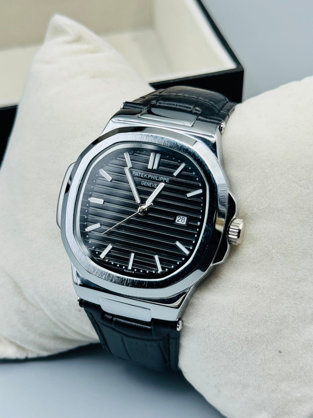 Patek Phillippe Out-standing Watch For Mens With Master Lock